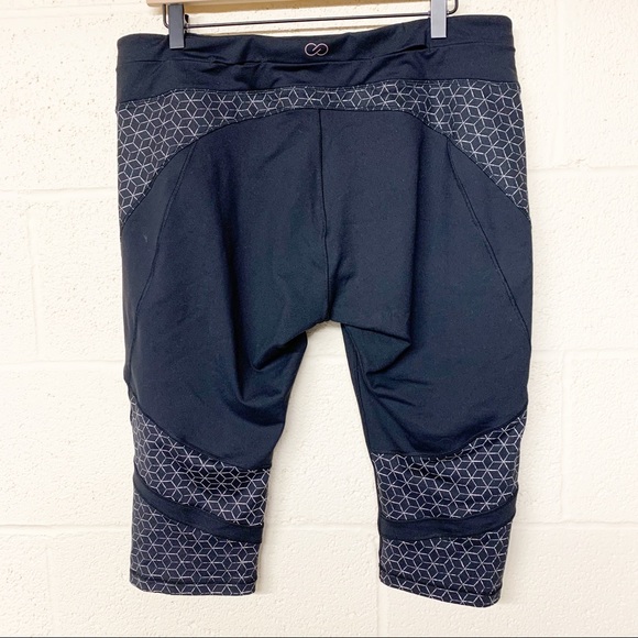 Sold CALIA black geometric cropped leggings XL - Picture 2 of 8